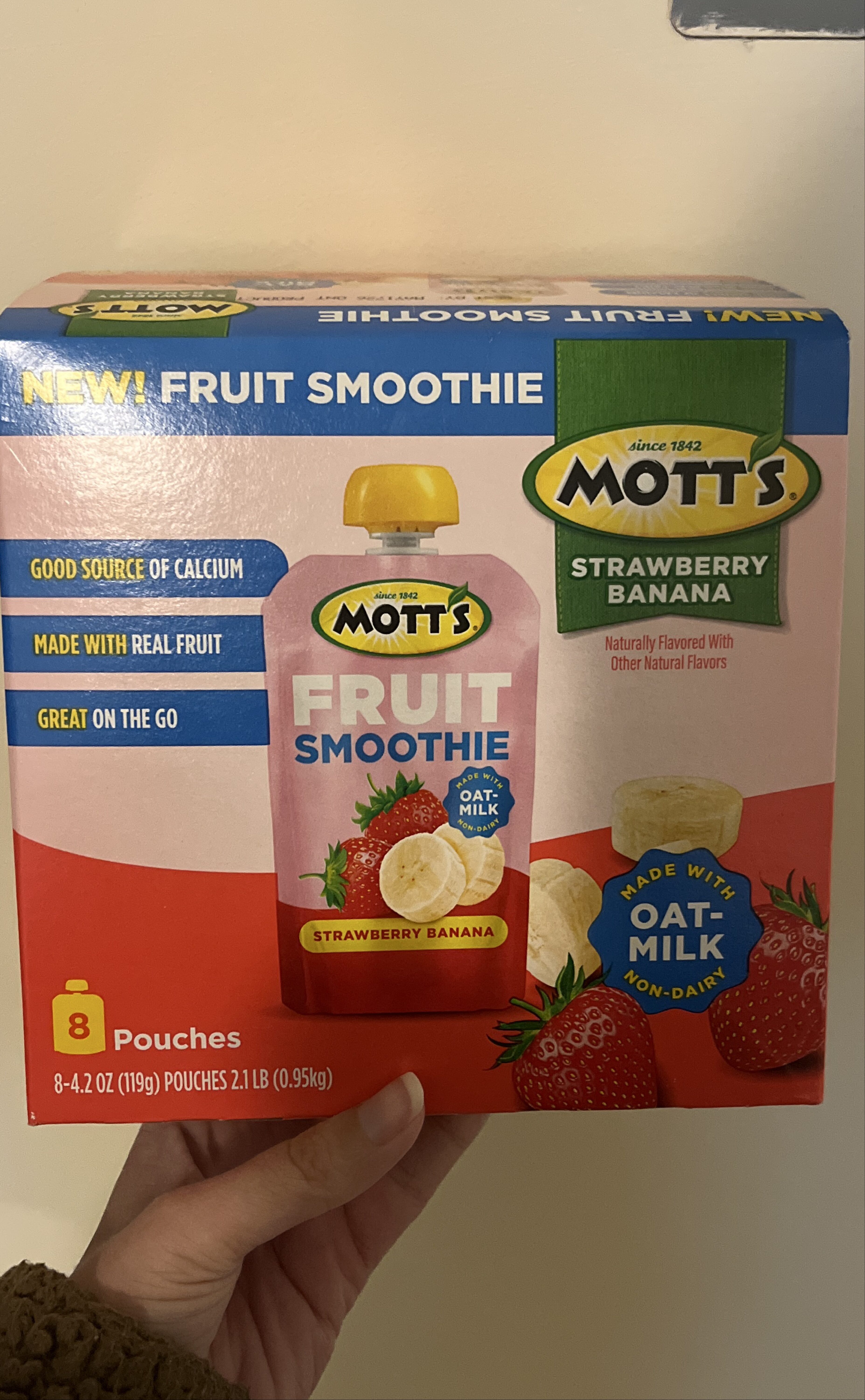 Strawberry banana fruit smoothie by Mott's