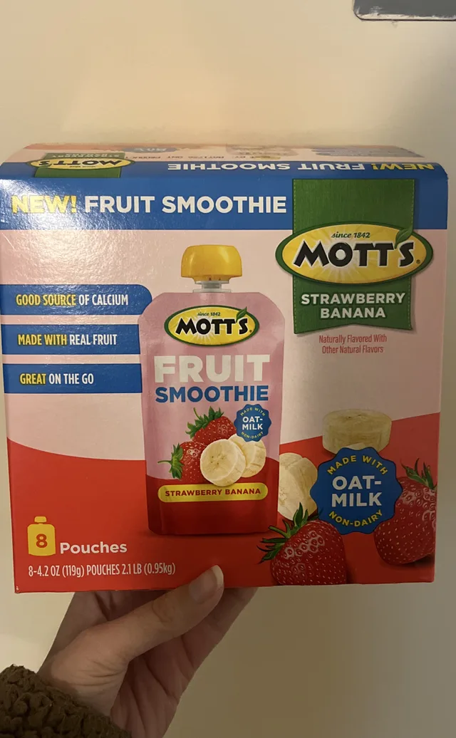 Strawberry banana fruit smoothie by Mott's - Tier B kids snack