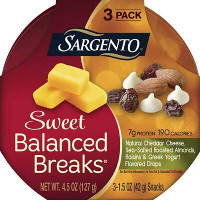 Sea salted roasted almonds natural cheddar cheese by Sargento - Tier D kids snack