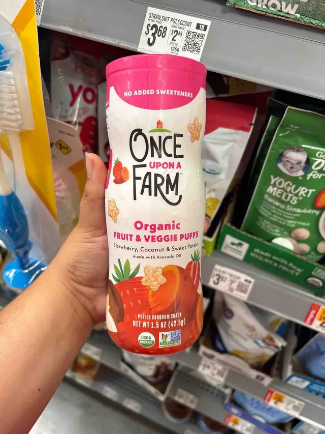 Organic Fruit & Veggie Puffs Strawberry, Coconut & Sweet Potato by Once Upon a Farm - Tier A kids snack